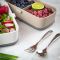 Dwupoziomowy lunchbox z 4 przegródkami i ze sztućcami w zestawie - Warm Grey 1,2